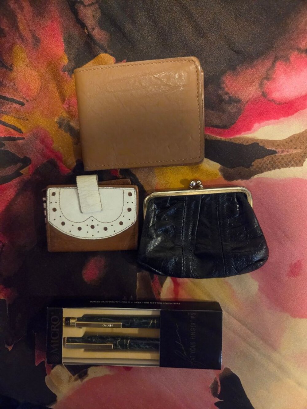 Vintage Lot: Buxton KeyTainer Coin Purse Marlboro Saddleman Wallet Micro Pen Set